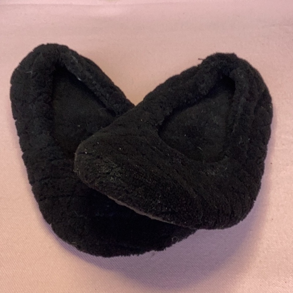FINAL SALE PRICE Black Slippers in Size Small 5-6